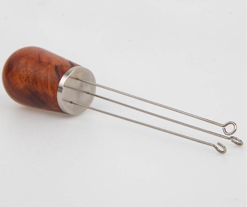 Premium Coffee Needle Distributor with Wooden Handle - Ecru BeansAccessoriesEcru Beans coffee_in_qatar - qatar_coffee coffee_equipment_qatar_doha