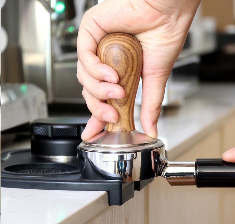 Coffee tamper wooden handle | 58mm - Ecru BeansAccessoriesEcru Beans coffee_in_qatar - qatar_coffee coffee_equipment_qatar_doha