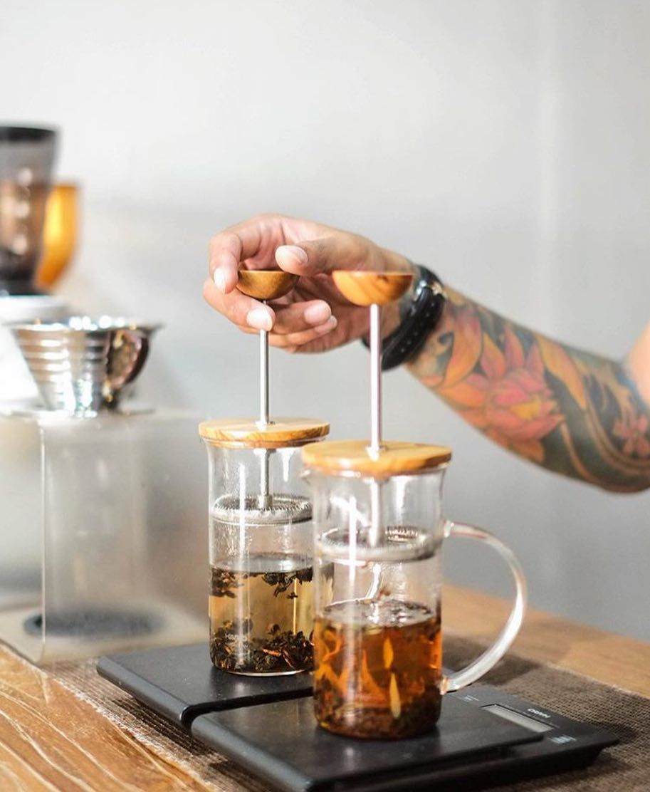 HARIO - French Press Wood - Ecru Beanspour overEcru Beans coffee_in_qatar - qatar_coffee coffee_equipment_qatar_doha