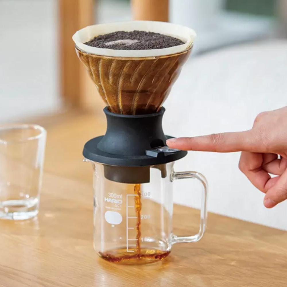 HARIO - Immersion Coffee Dripper - Ecru Beanspour overEcru Beans coffee_in_qatar - qatar_coffee coffee_equipment_qatar_doha